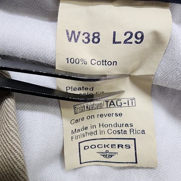 Dockers Pants Mens W38 L29 Tan Individual Fit Waistband Pleated Trouser Preppy - Picture 5 of 11